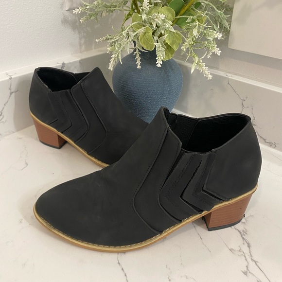 Bellelily booties BLACK size 39 (US 7.5/EURO 38) worn 1-2 times - Picture 1 of 10